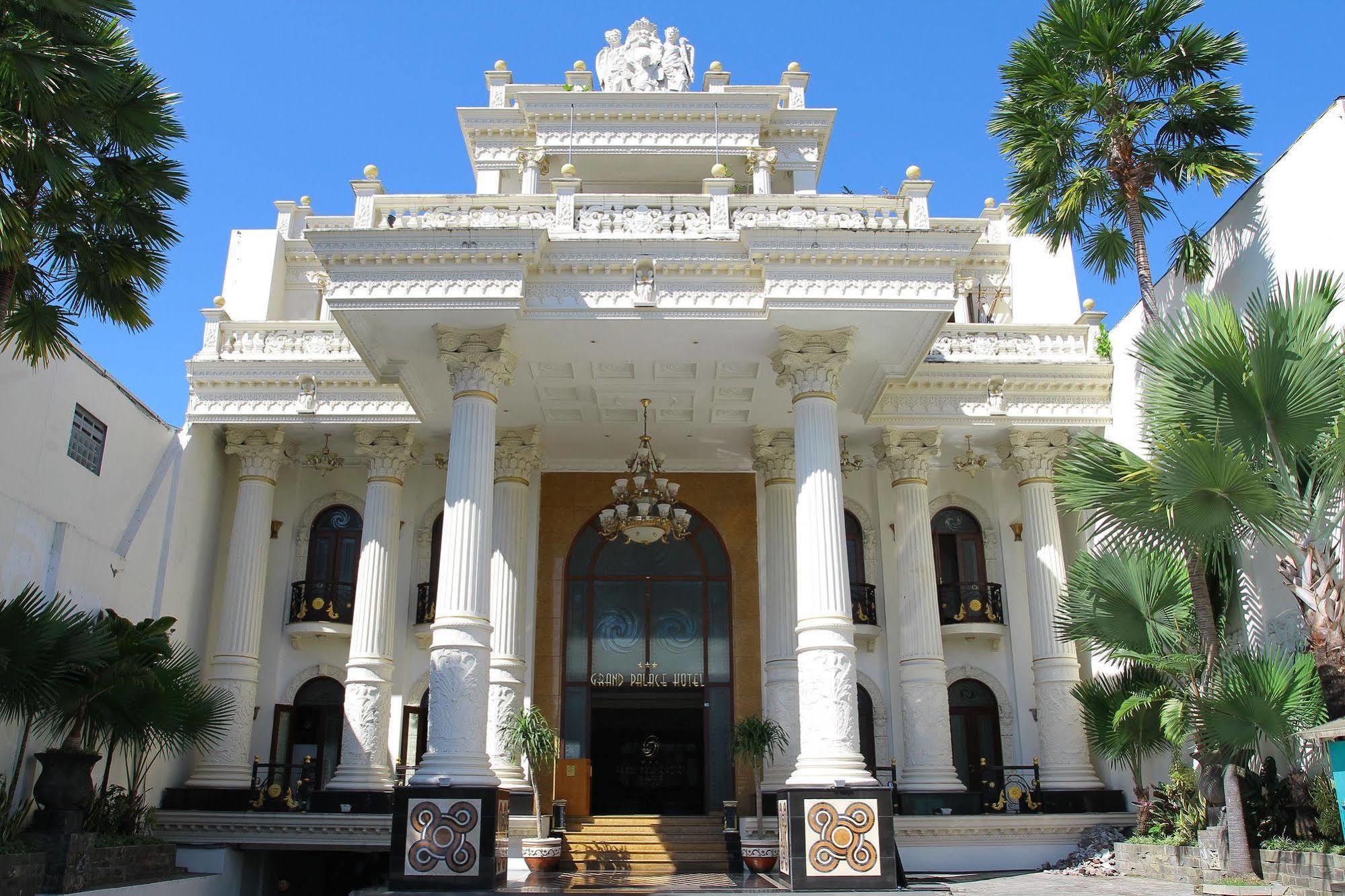 The Grand Palace Hotel Malang Exterior photo